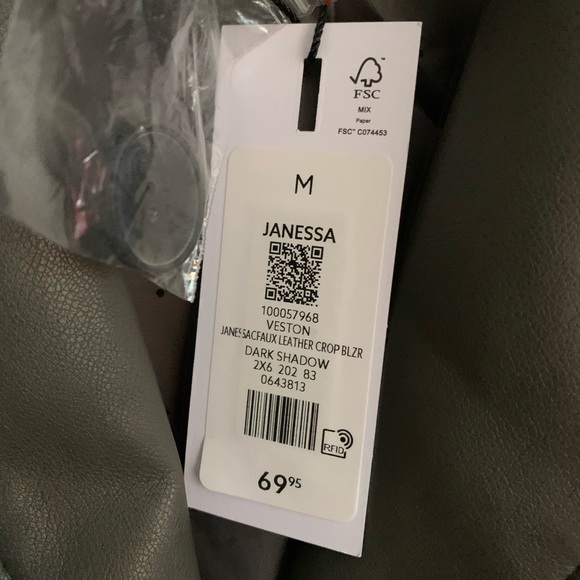 Faux leather blazer - Picture 6 of 6